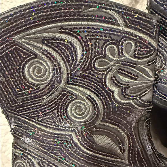 Elegant Gray Patterned Women's Heeled Boots - Picture 2 of 5